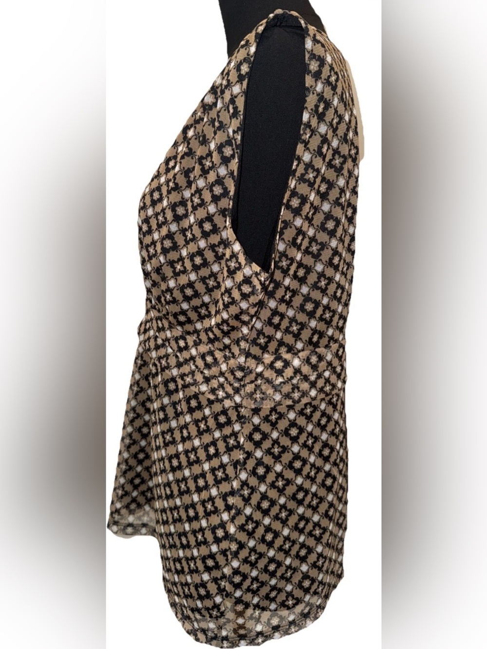 Ava & Grace Women's Sleeveless Beige/Black/White Printed V-Neck Blouse, Large - Picture 9 of 15